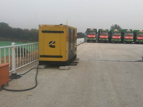 佛坪电力系统的稳定性和设备兼容性如何影响发电机组的频率规格？