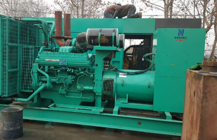 佛坪发电机组如何判断水冷式机油散热器内部是否需要清洗？